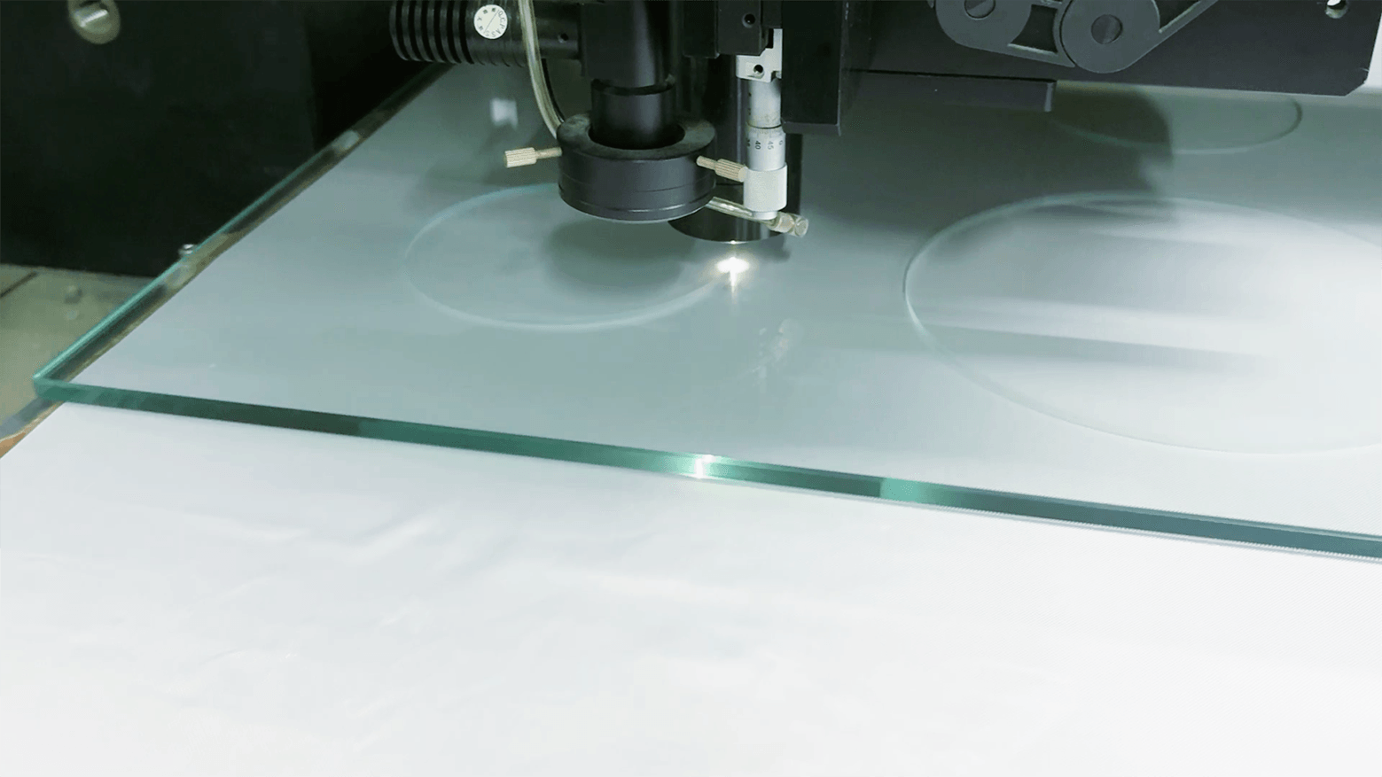 创科达玻璃激光切割2.png 创科达玻璃激光切割2.png